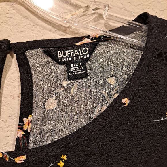 BUFFALO David Bitton black floral front-knot cap sleeve blouse top shirt size S - Picture 2 of 9
